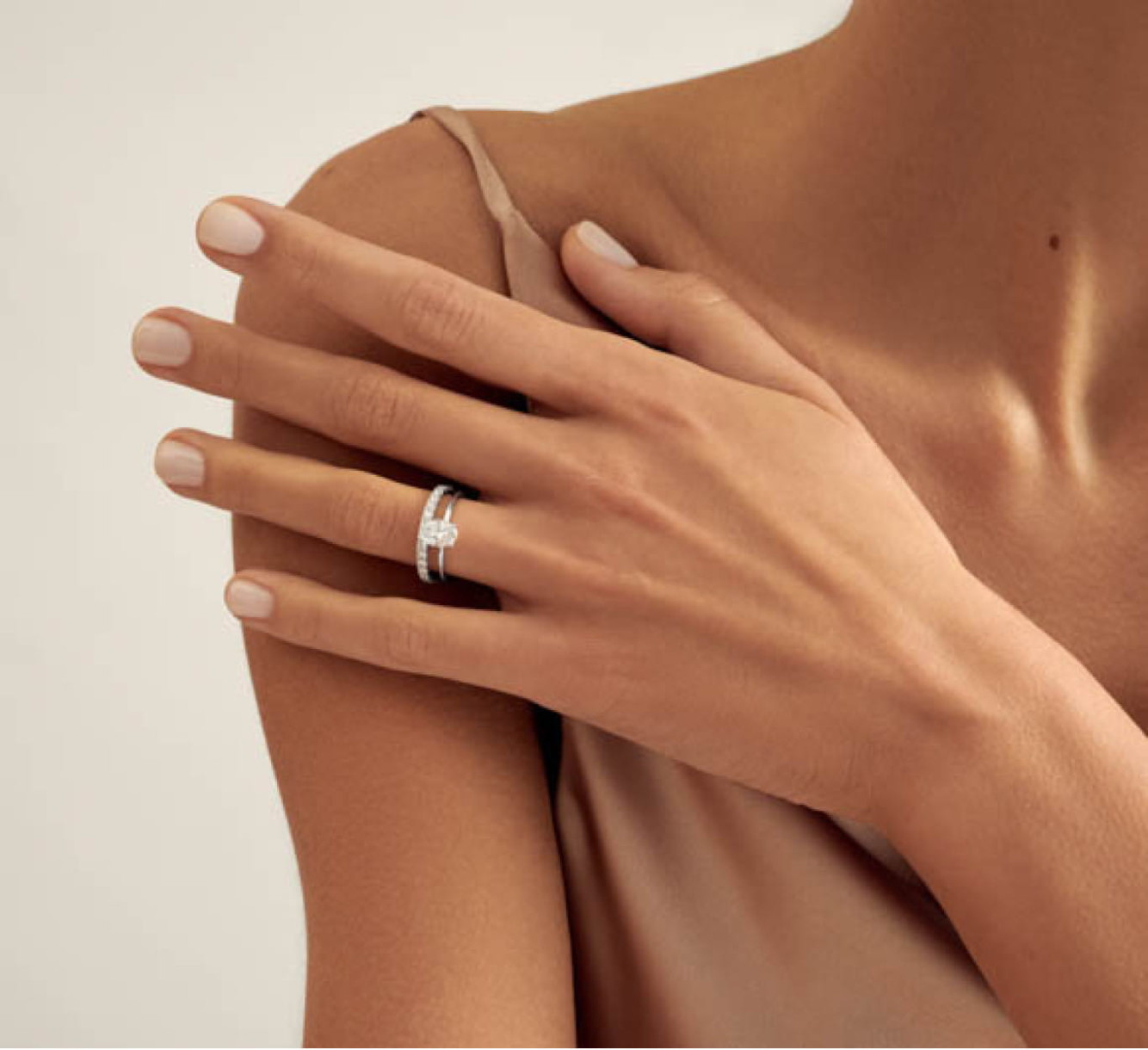 Каблучка з білого золота з діамантами Eternity Bands <span>1013</span>