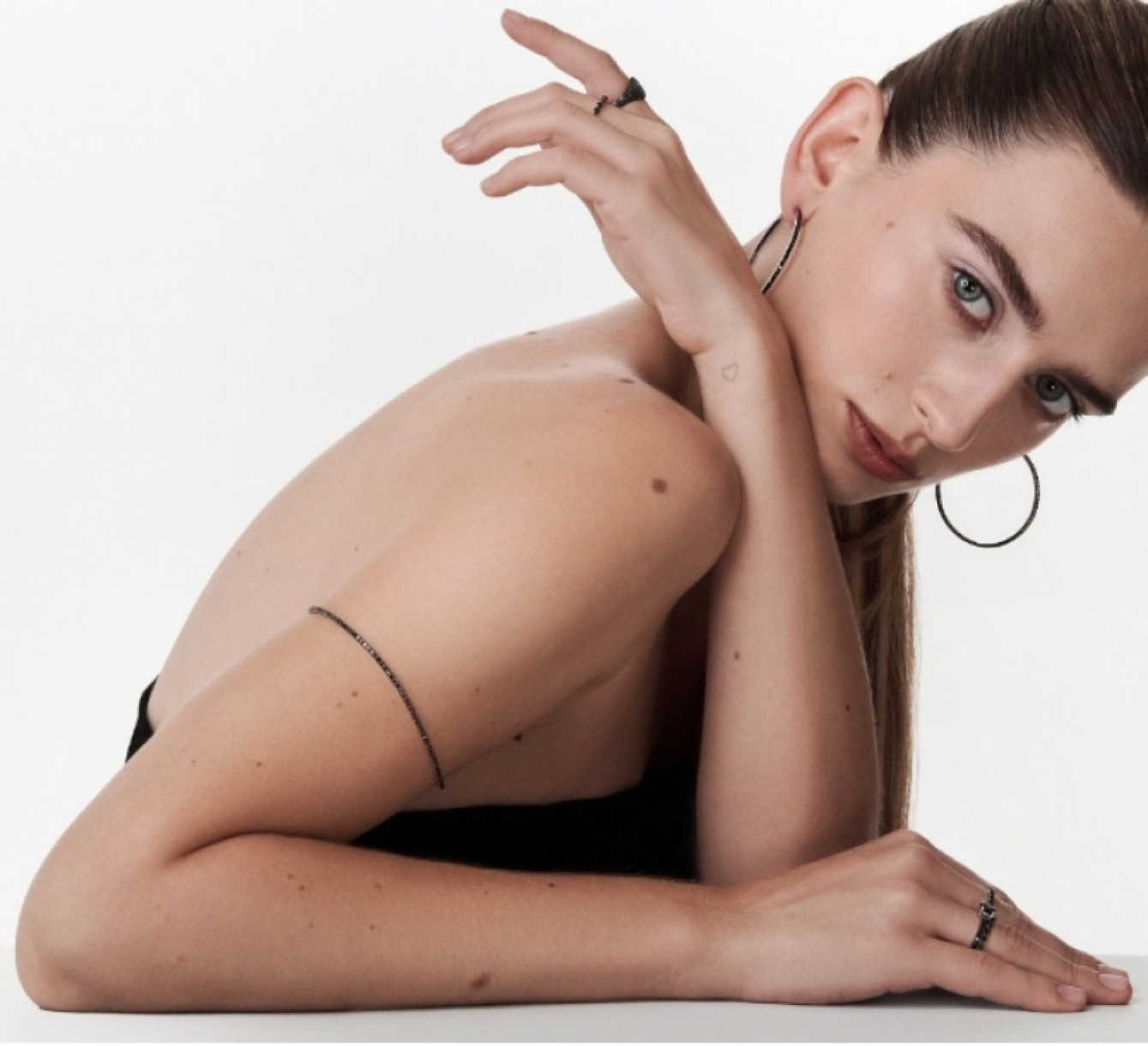 White gold bracelet with diamonds Black Swan <span>2098</span>