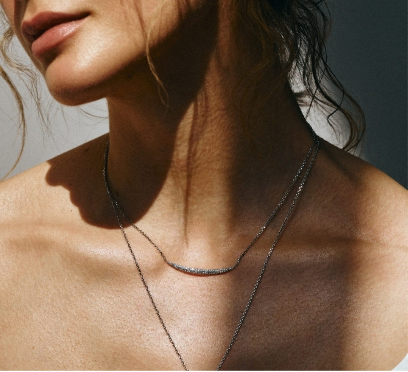 White gold necklace with diamonds glow 2090
