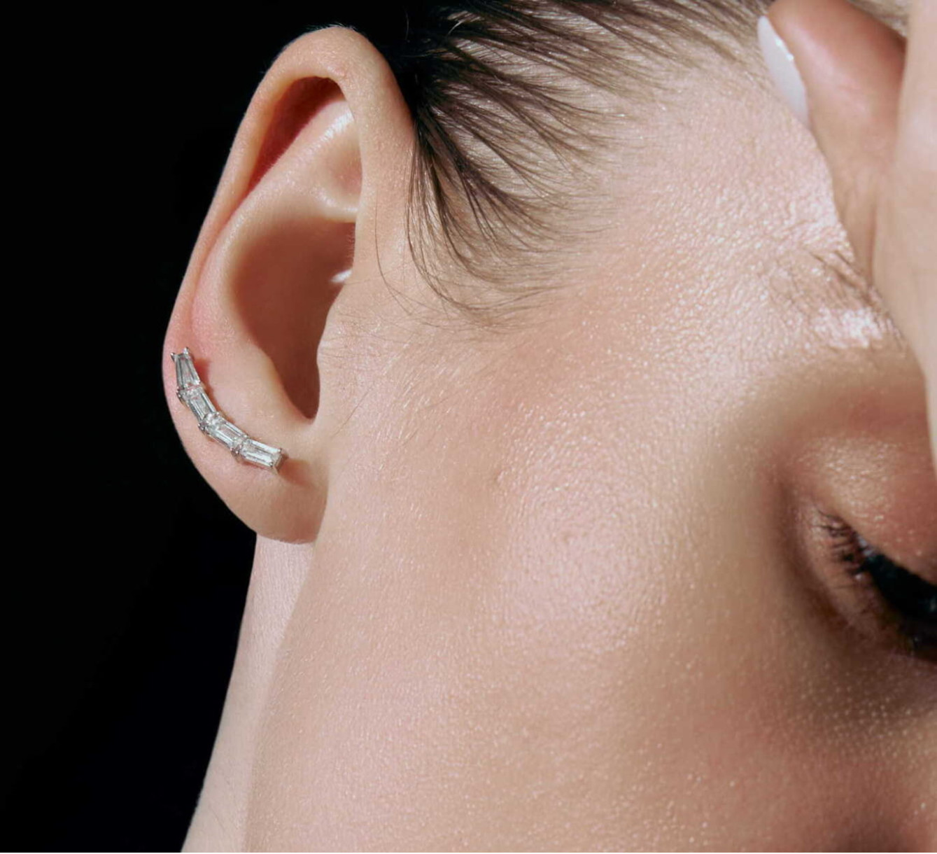 Earrings in white gold with diamonds glow <span>2187</span>