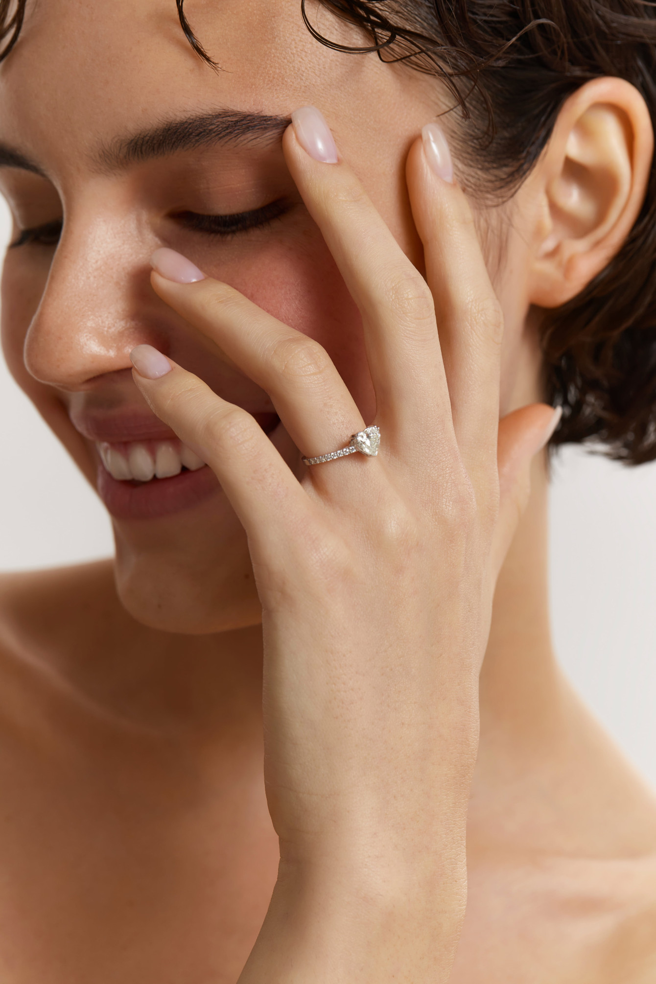 White gold ring with diamonds Hearts <span>2227</span>