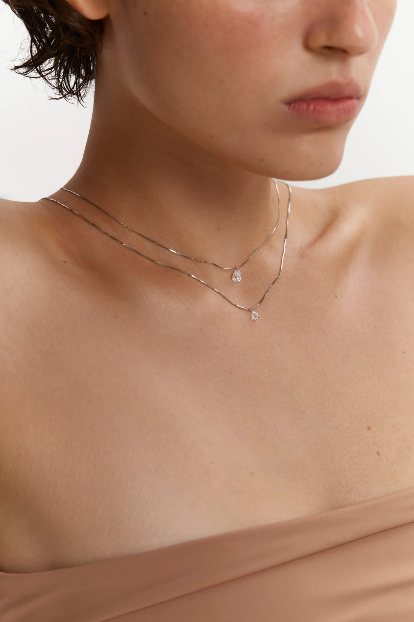 White gold pendant with diamond mono <span>2030</span>