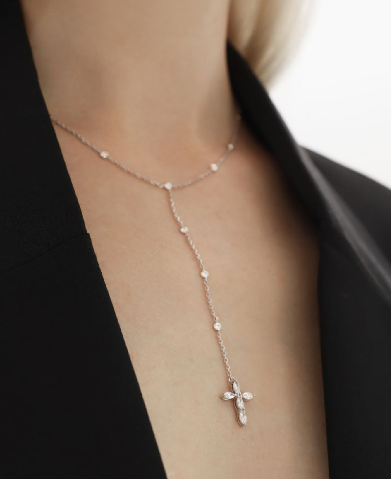 White gold necklace with diamonds saint 2055r