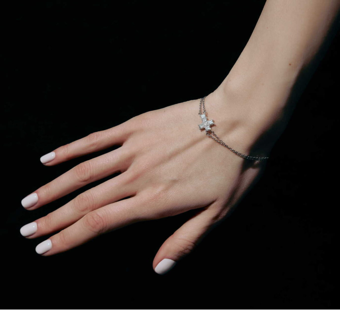 White gold bracelet with diamonds saint <span>2107</span>