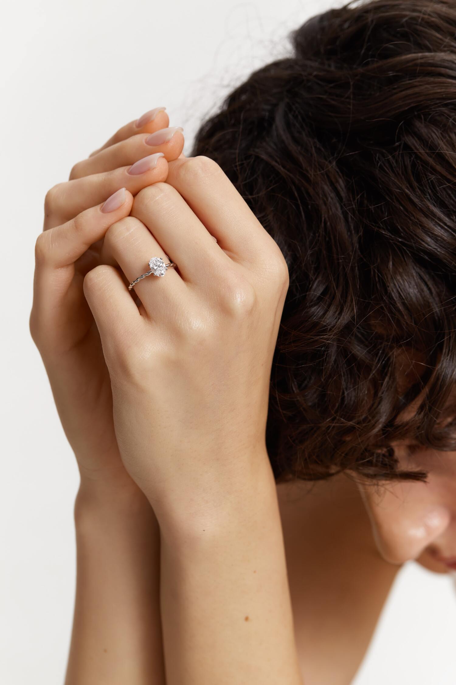 White gold ring with diamond mono <span>1009</span>